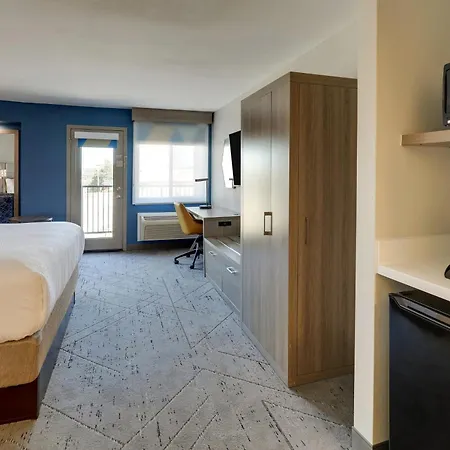 Holiday Inn Express Hotel & Suites Branson 76 Central By Ihg Exterior photo