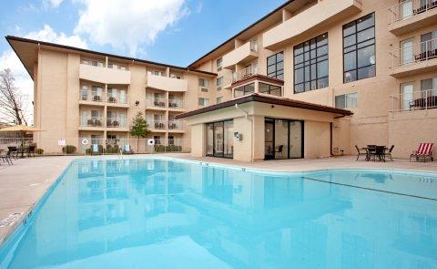 Hotel Holiday Express & 76 Central By Ihg