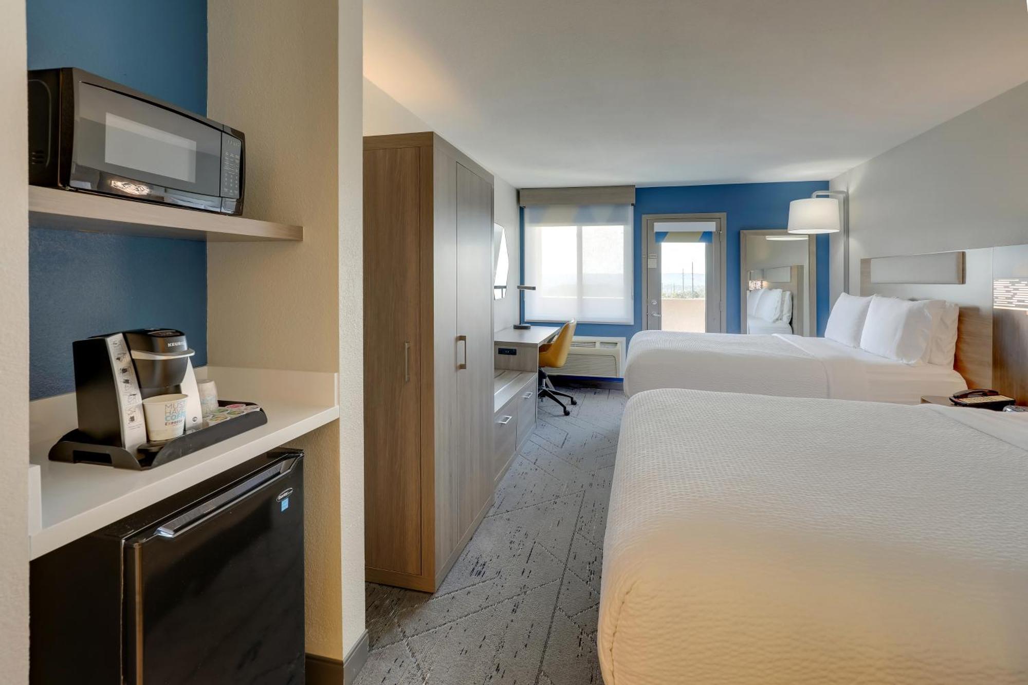 Express & 76 By Ihg Hotel Branson