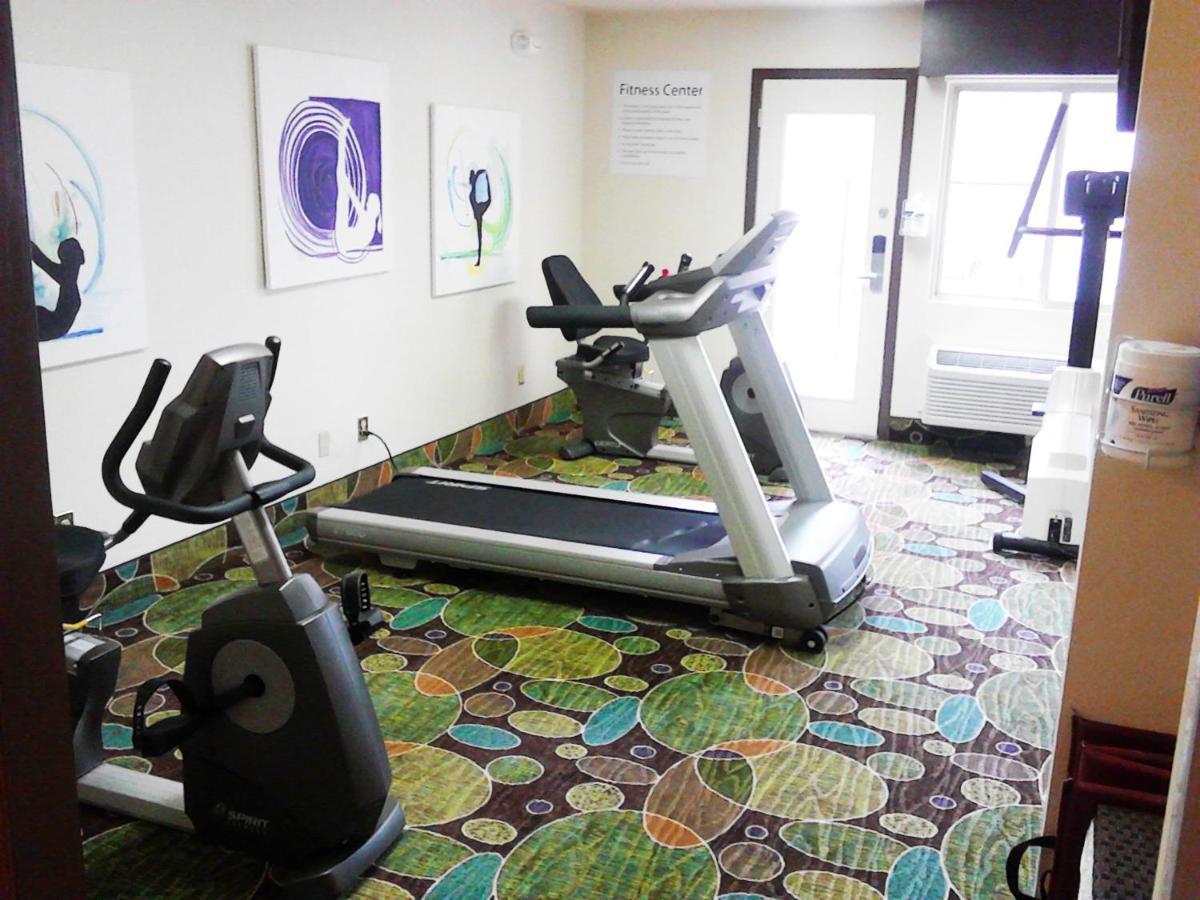 Hotel Express & 76 By Ihg Branson